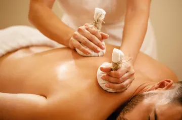 6 Benefits of Kerala Ayurvedic Massage for Pain Relief 